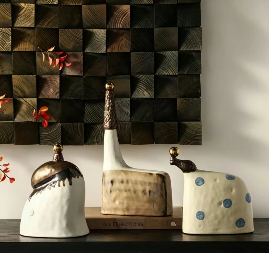 Modern art creative irregular glazed ceramic ornaments, light luxury home furnishings, entryway, model room soft furnishings, decorative crafts.