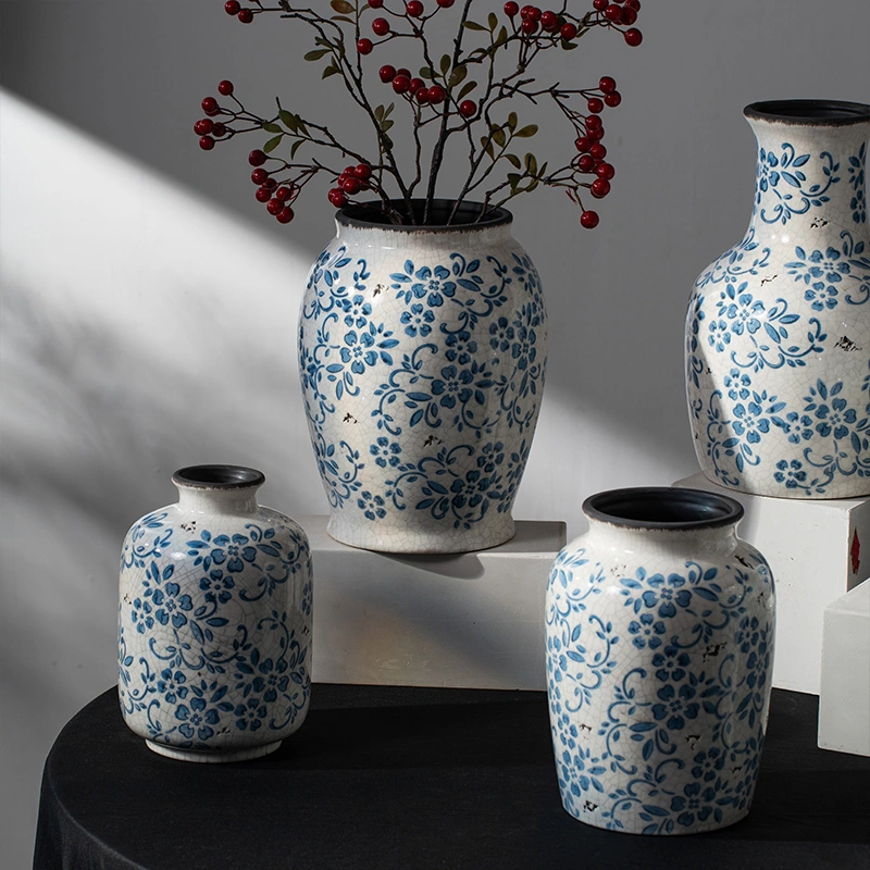 Blue and white porcelain vase - Image 2
