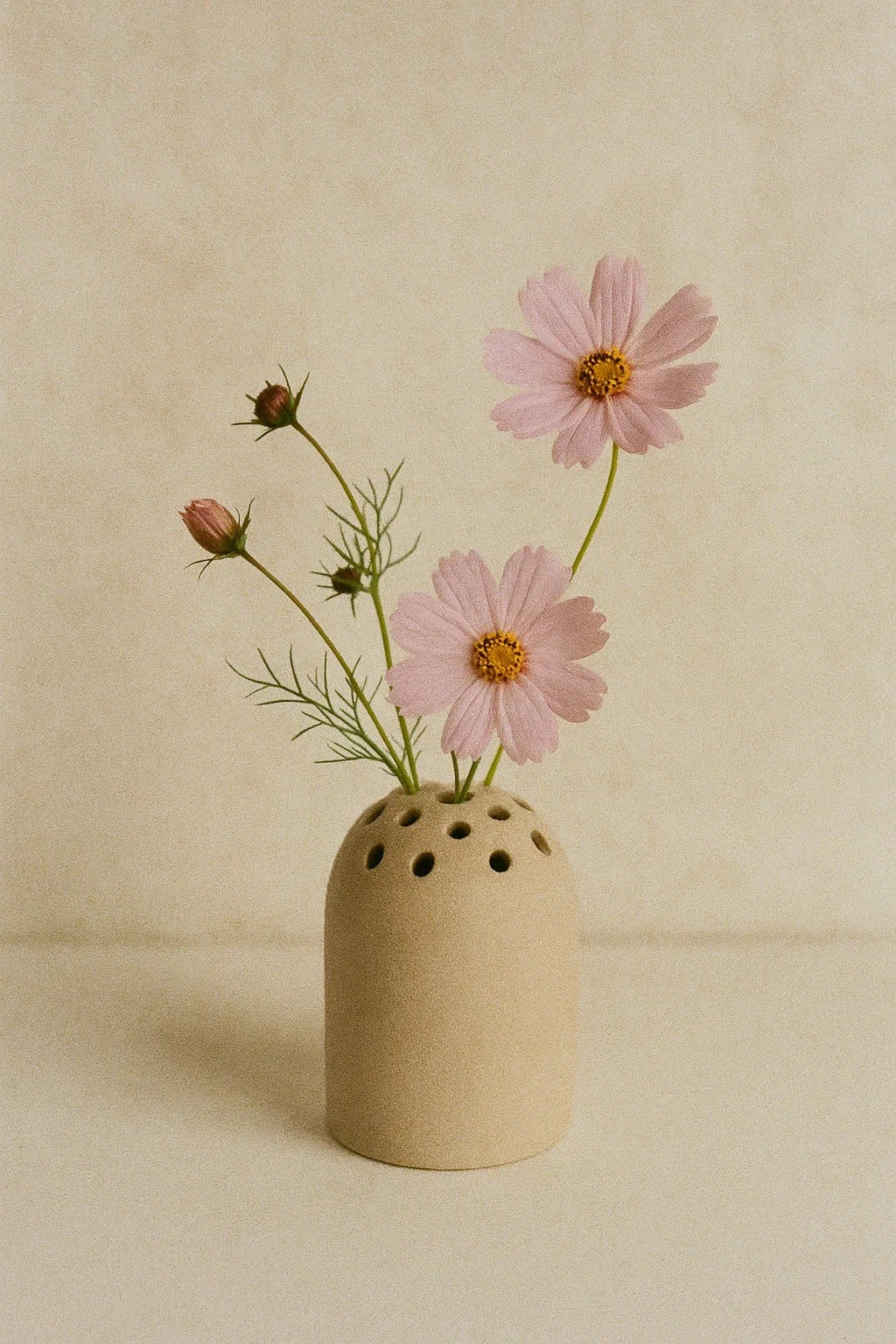 Perforated flower vase/ornament - Image 2