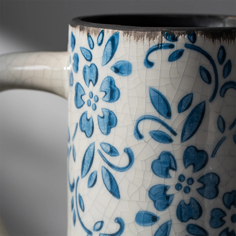 Blue and white porcelain vase - Image 4