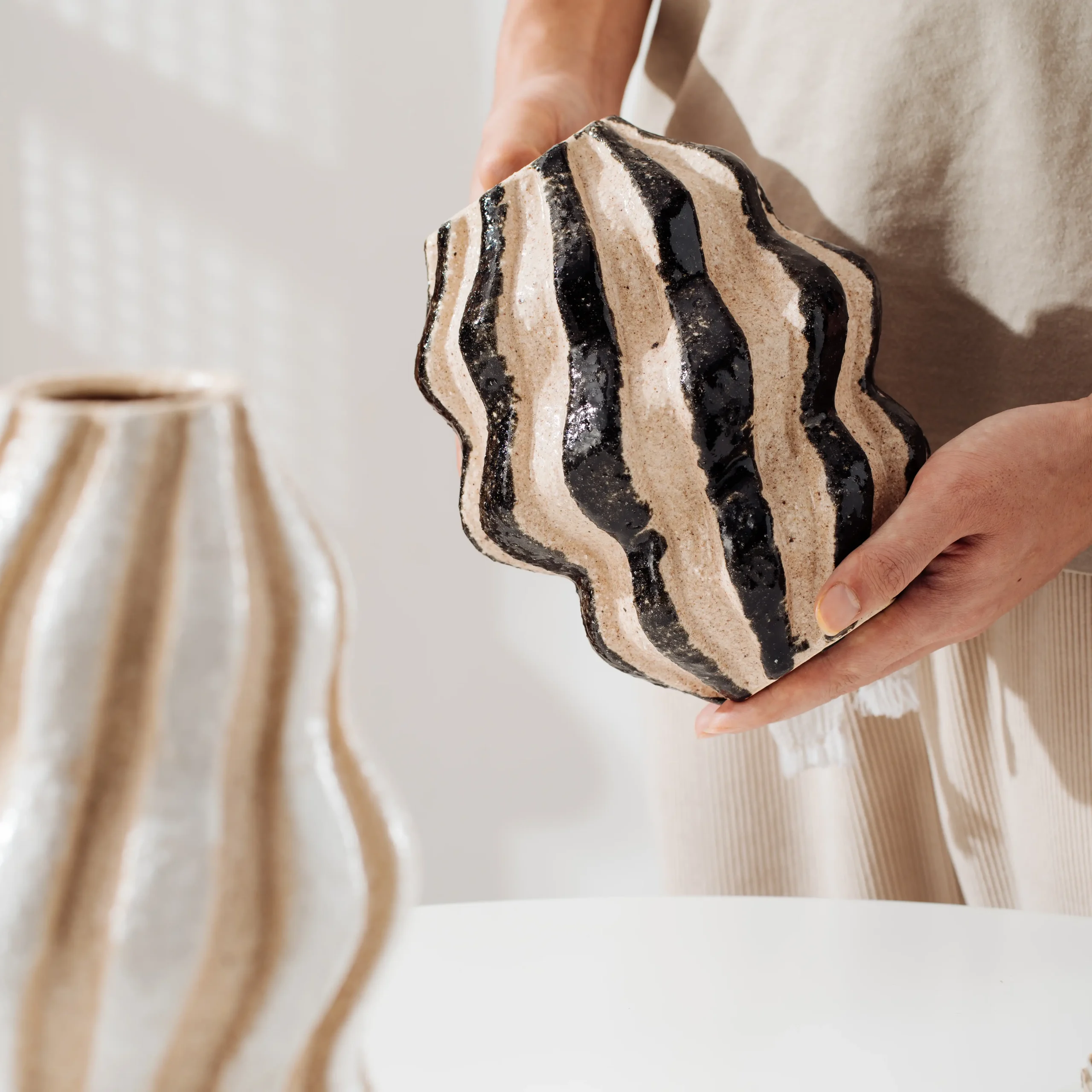 French vintage ceramic striped vase, living room flower arrangement decoration - Image 4