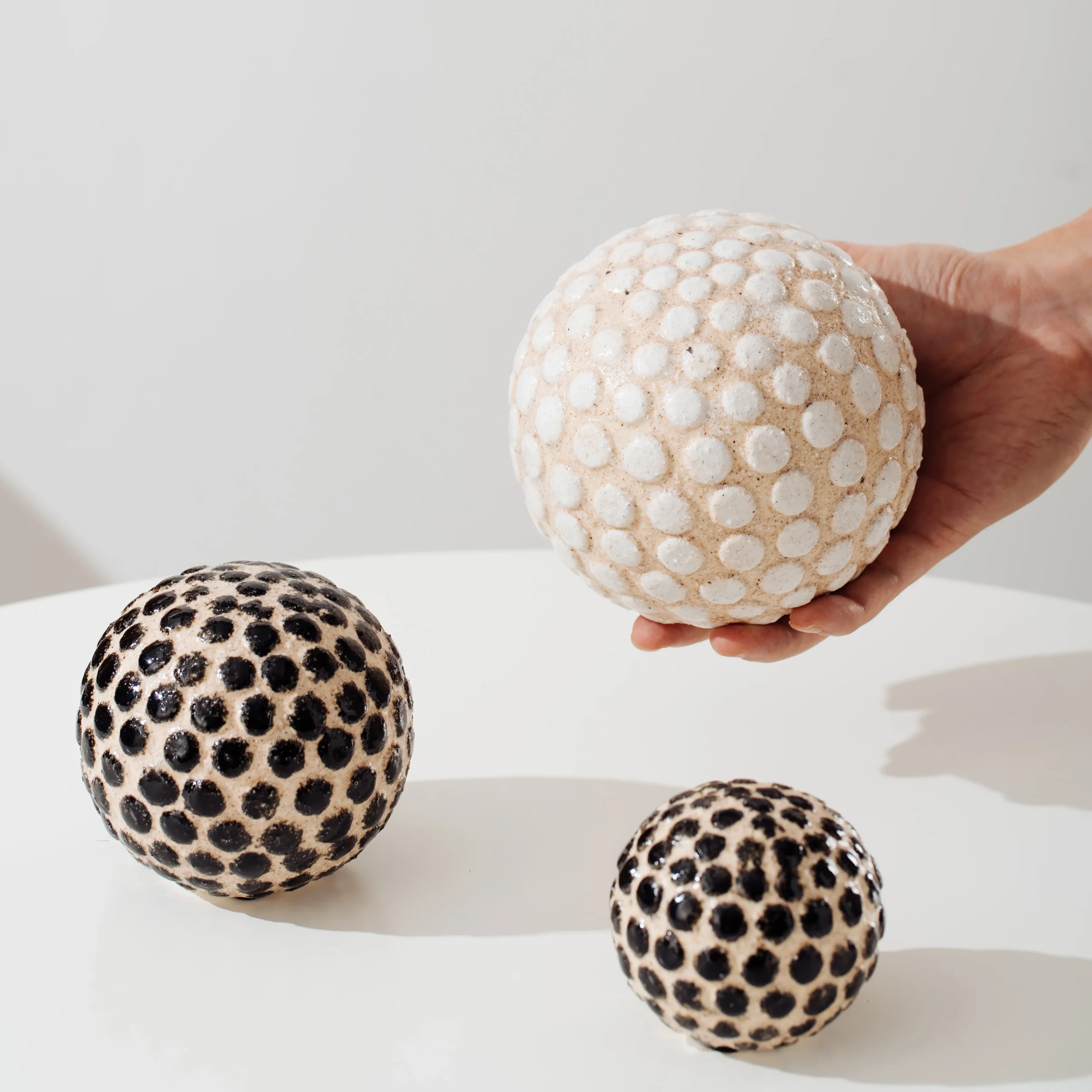 Polka dot ceramic ornaments - Image 4