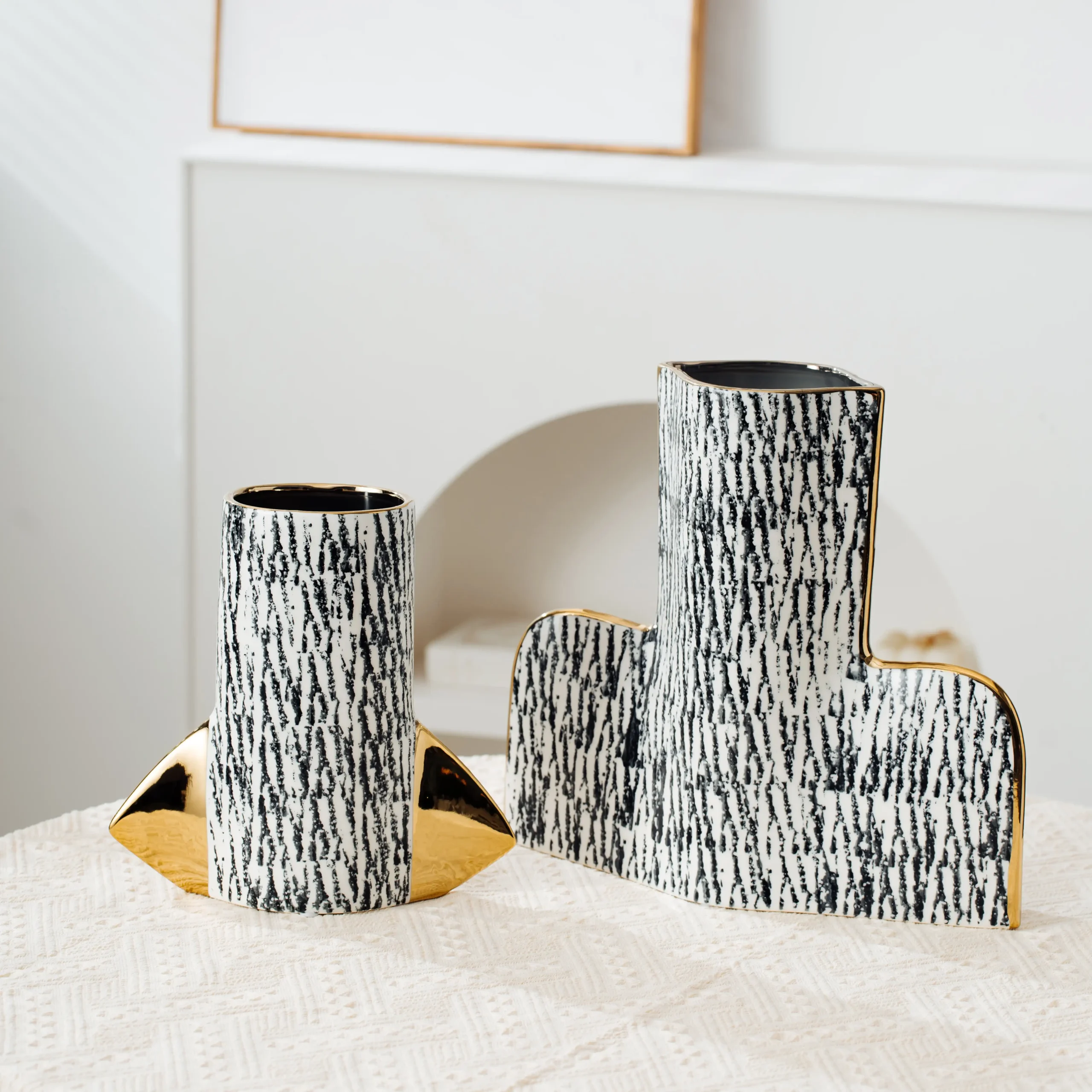 Luxury ceramic vase ornaments for living room flower arrangements, showroom decorations, and high-end dining table decorations for home furnishings. - Image 3