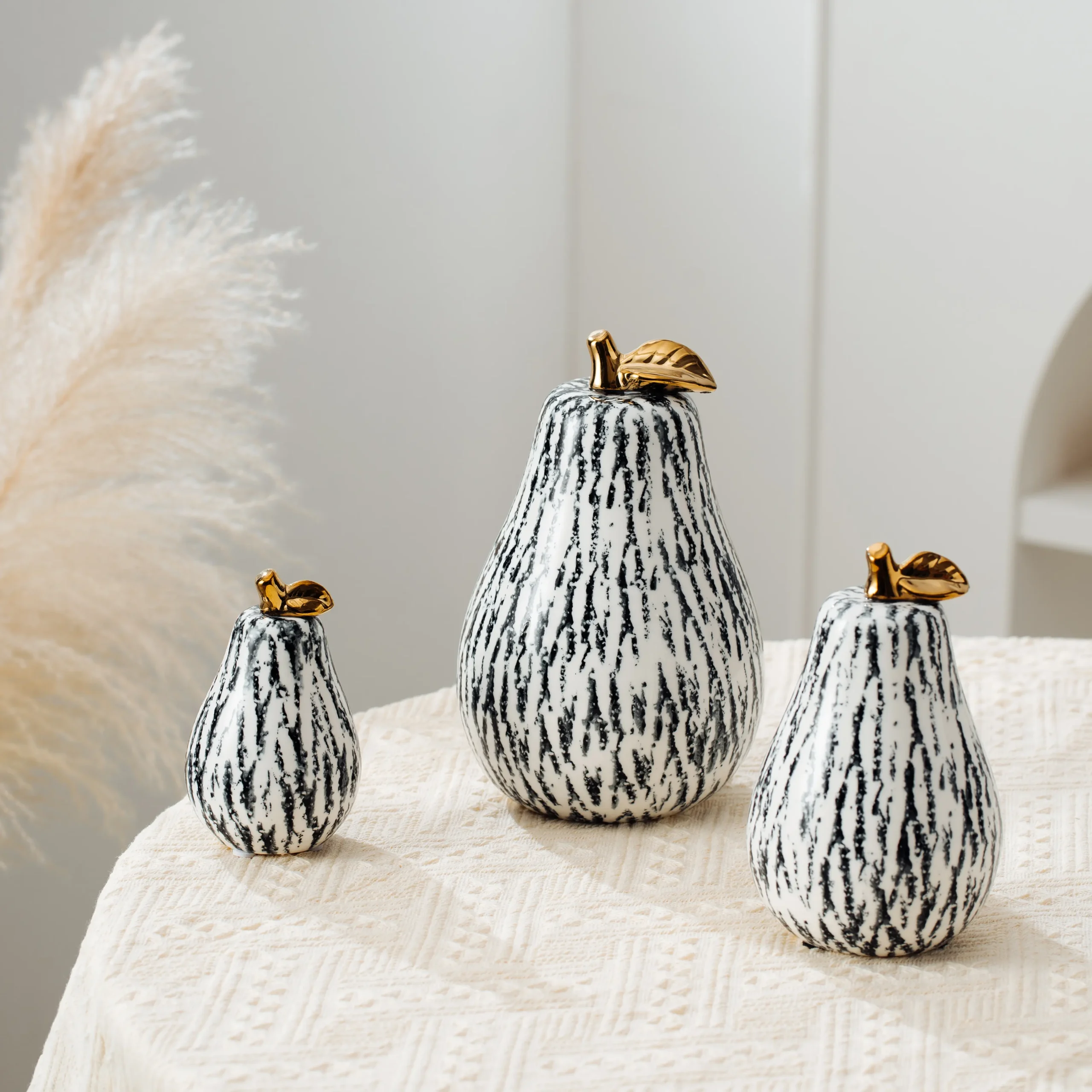 Luxury ceramic vase ornaments for living room flower arrangements, showroom decorations, and high-end dining table decorations for home furnishings. - Image 4