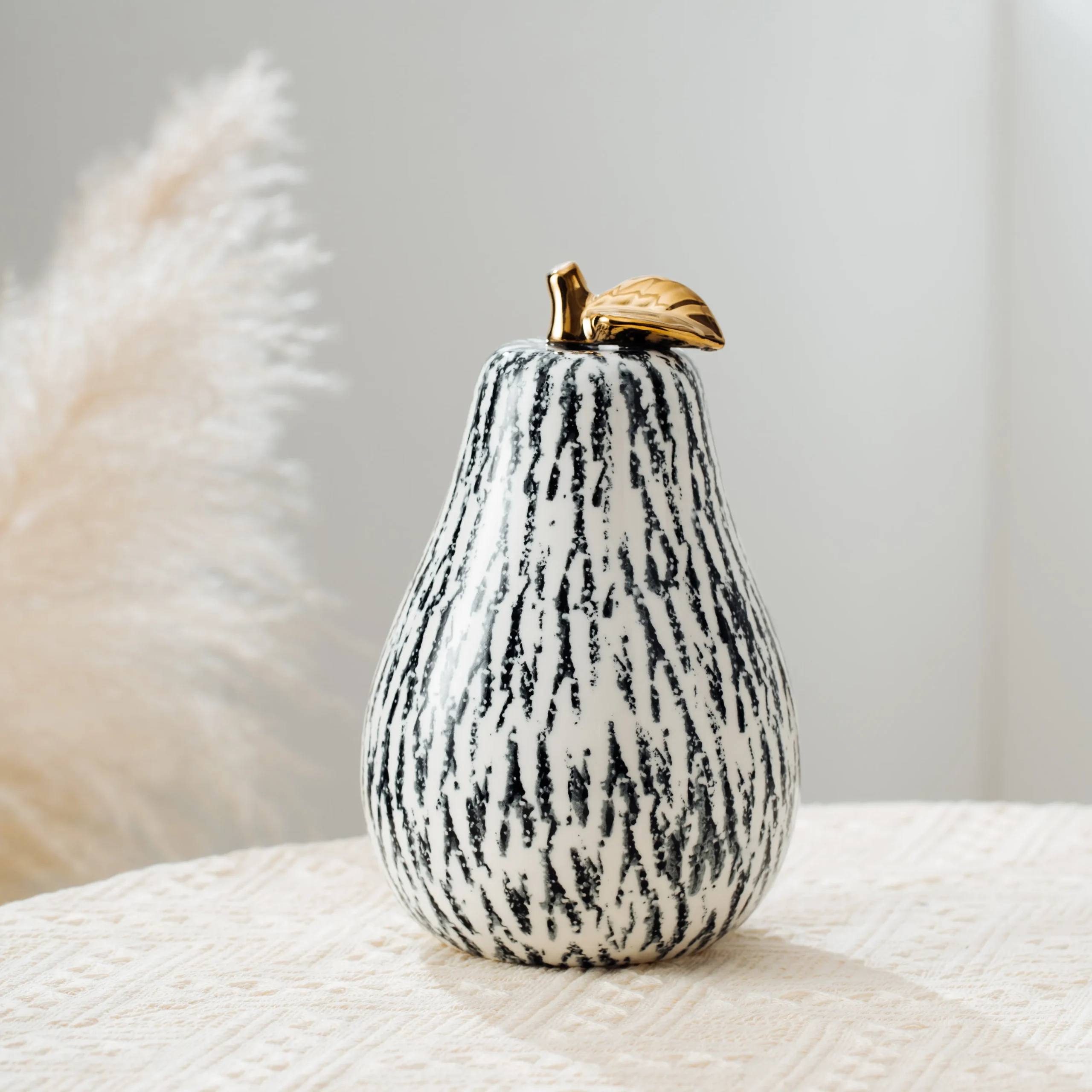 Luxury ceramic vase ornaments for living room flower arrangements, showroom decorations, and high-end dining table decorations for home furnishings. - Image 5