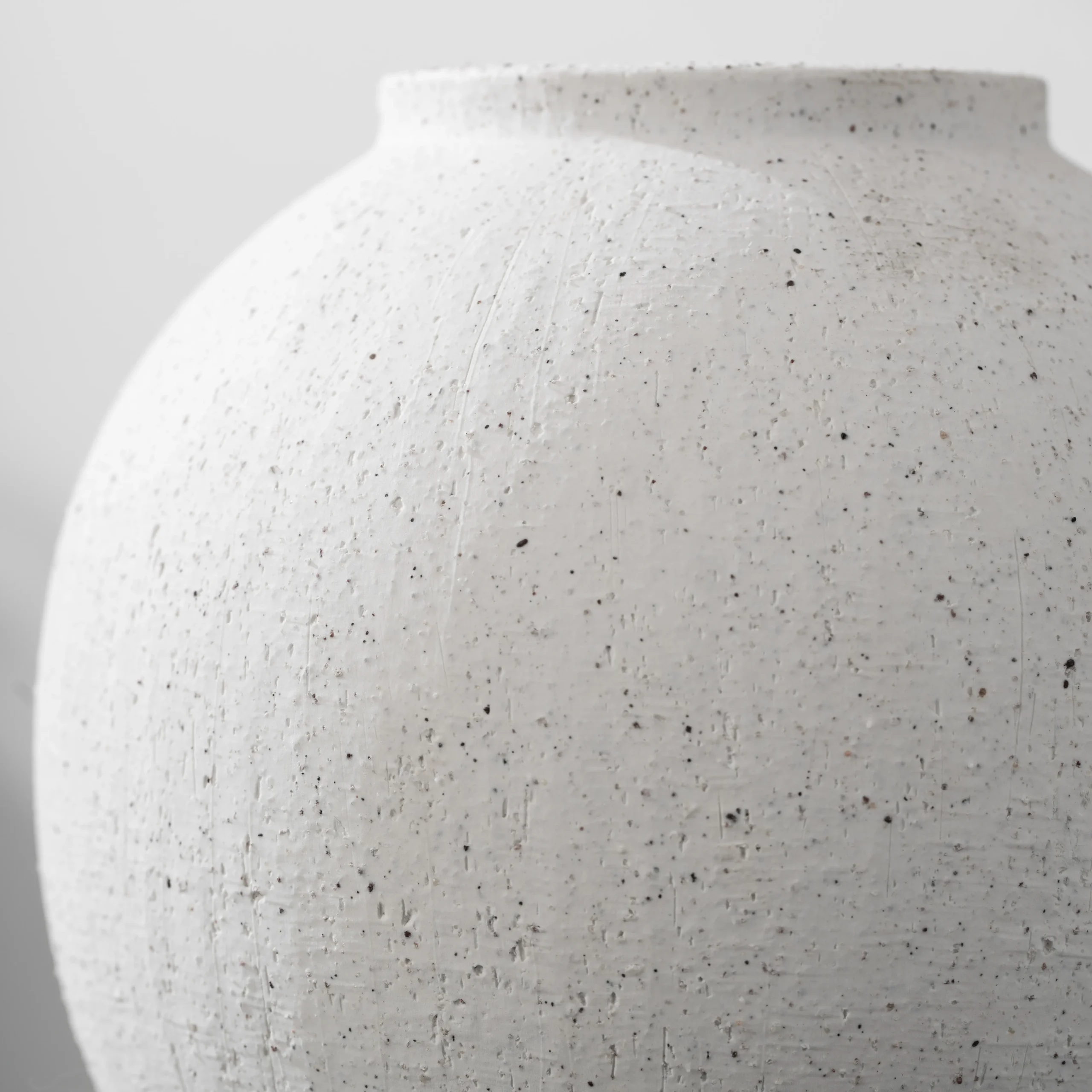 White sand vase - Image 6