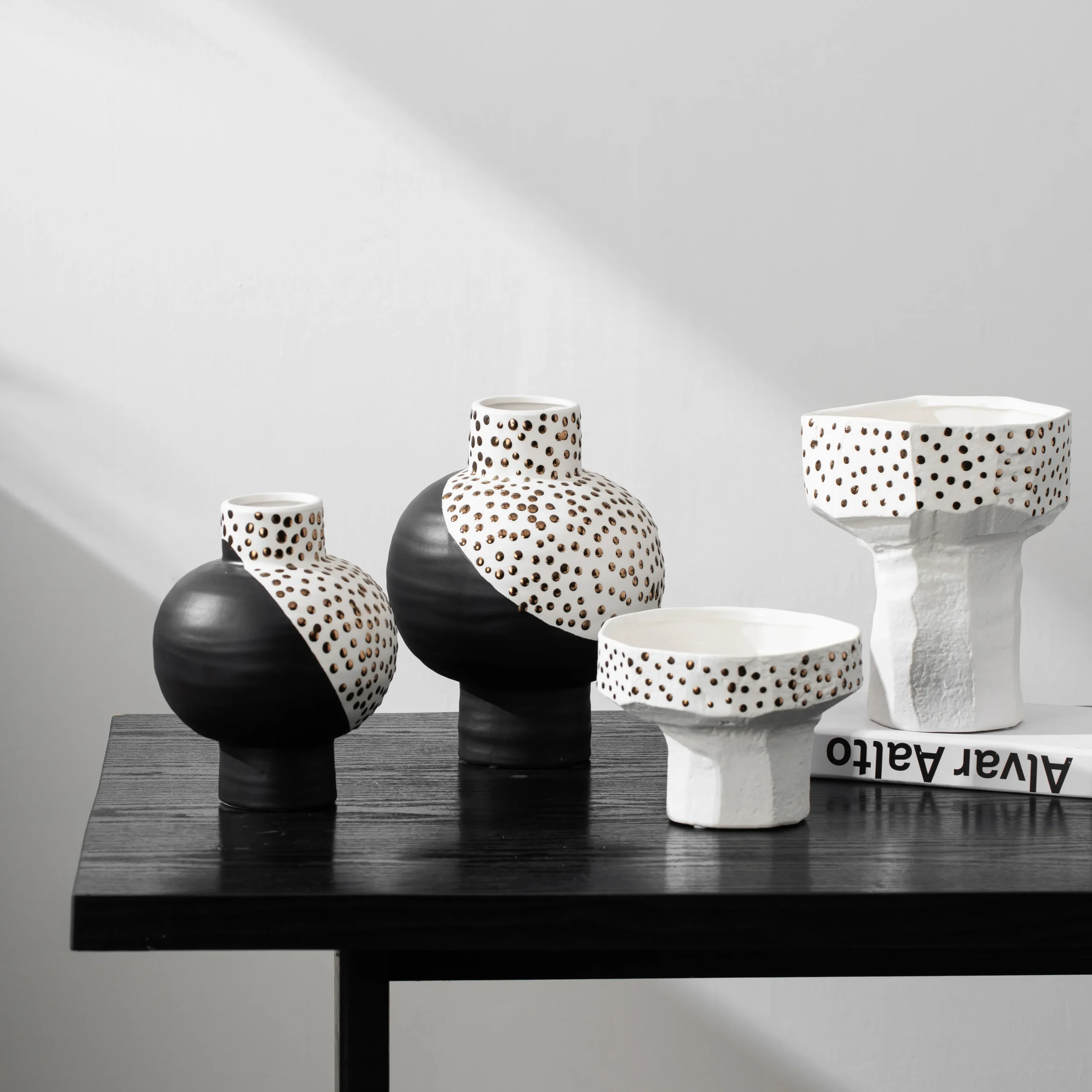 Minimalist style ceramic dot electroplated hand-painted wide-mouth vase