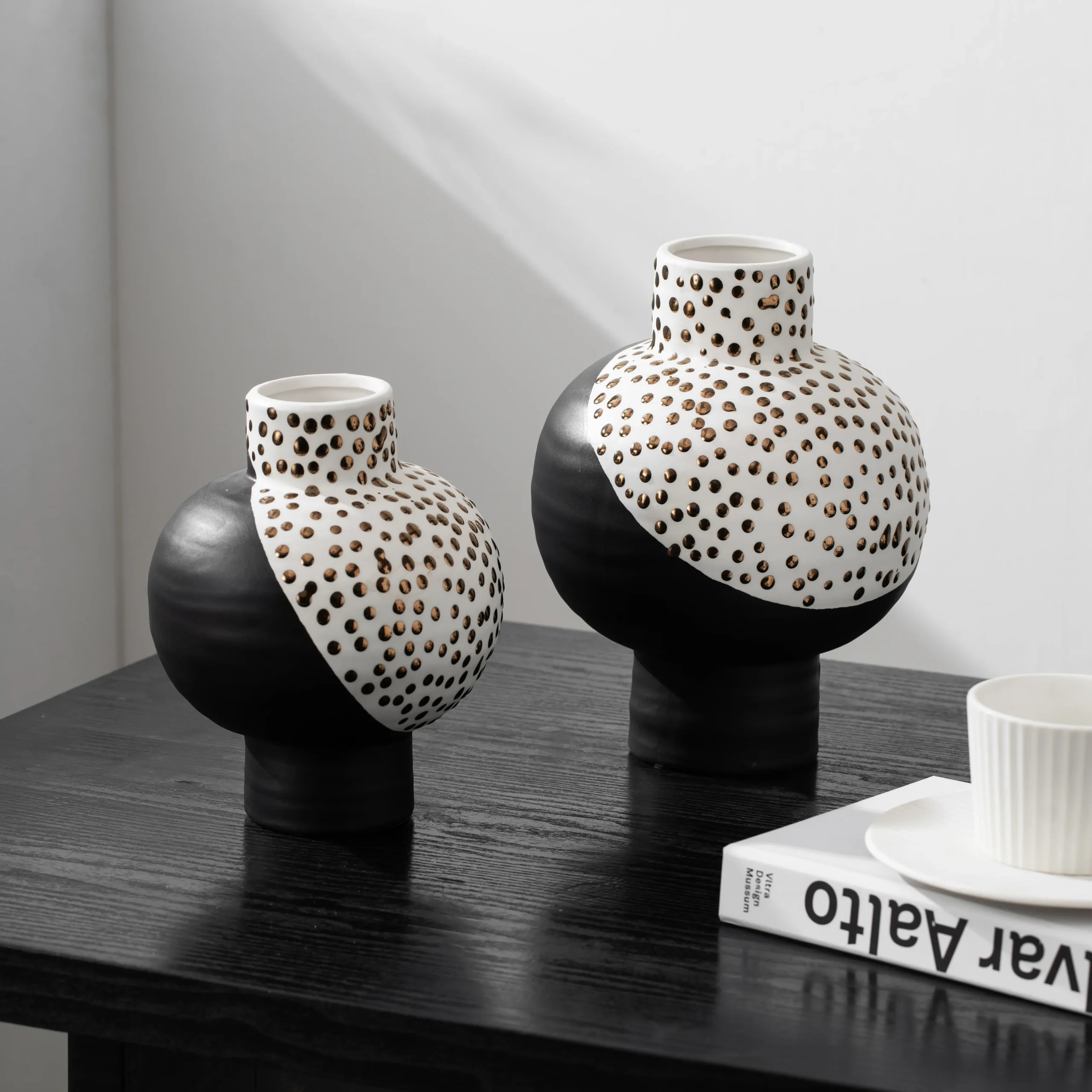 Minimalist style ceramic dot electroplated hand-painted wide-mouth vase - Image 2