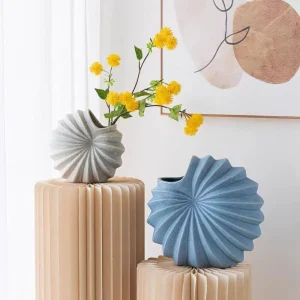 Ceramic vase ornament, white seashell flower pot, desktop flower arrangement, hydroponic flower container, living room dining table, entryway decoration.