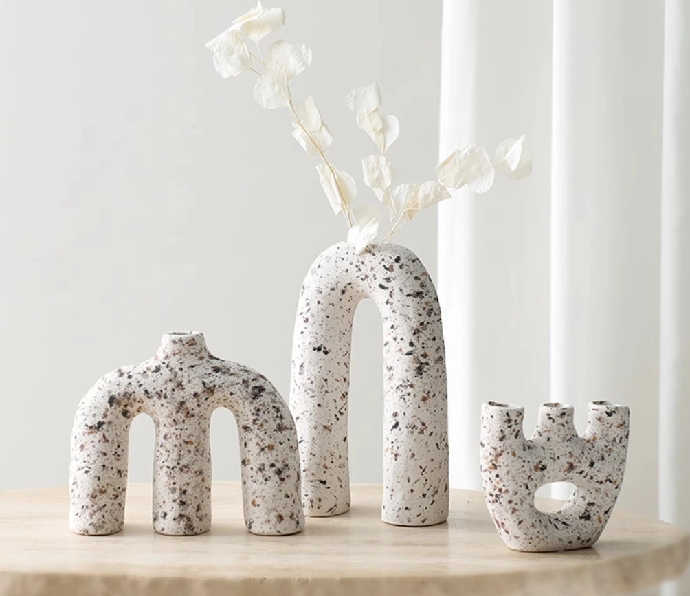 Minimalist, modern, creative, light luxury, abstract, irregular ceramic vase for home showrooms, hotels, and clubs.