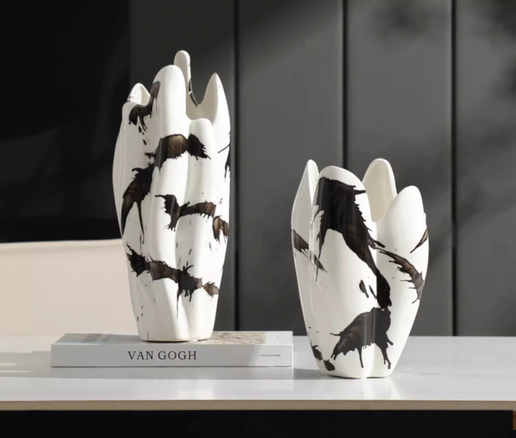 New Chinese style modern hand-painted ink painting ceramic vase, suitable for sales offices, living rooms, dining tables, flower arrangements, and designer decorative items.